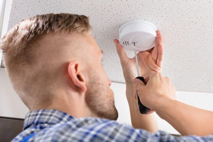 Checking smoke detector