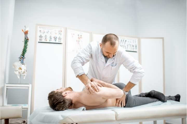 chiropractor cracking patients hip