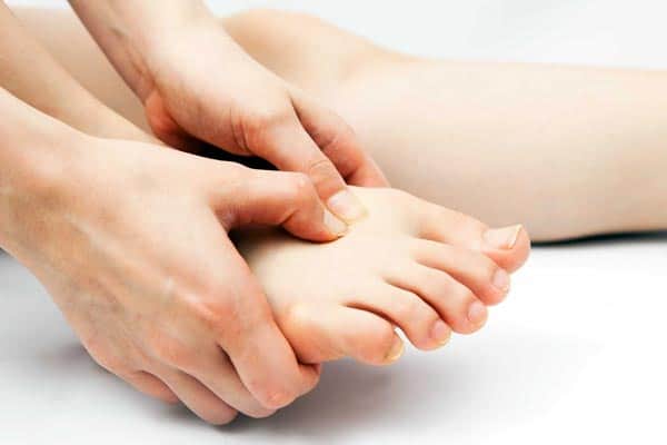 essential oils for swelling feet