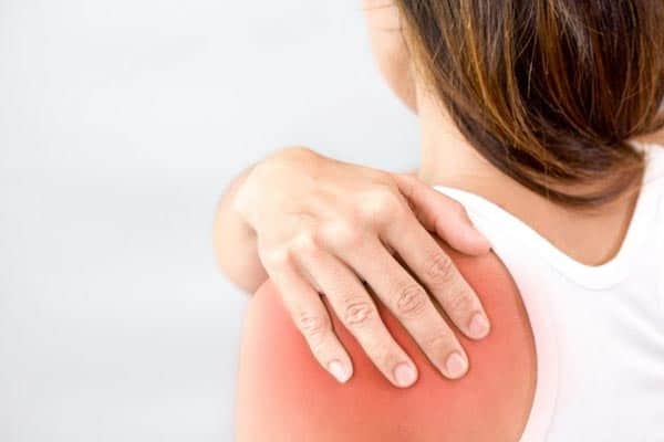 pain between shoulder blades