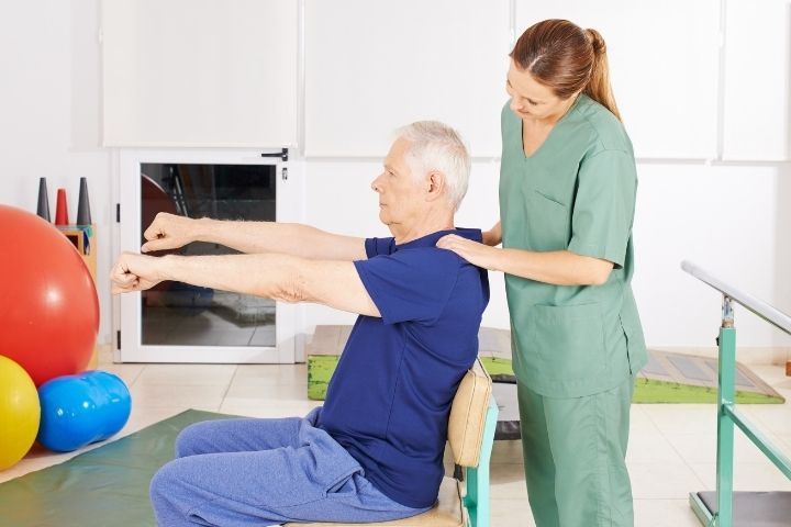 Caregiver's Guide to Managing Shoulder Replacement Patients