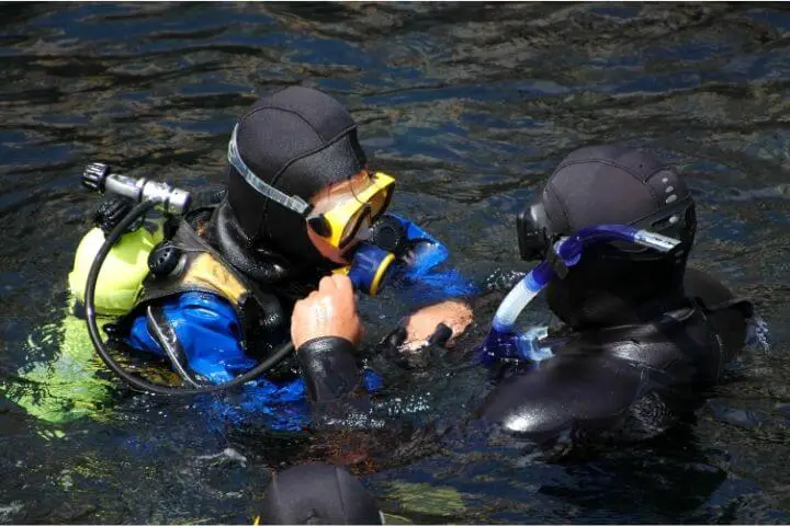 scuba diving lesson