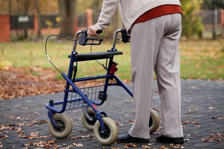 8 Best Upright Walkers for Seniors 1